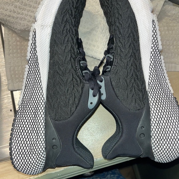 Under Armour HOVR Machina 3 Clone UA Black White Men Road Running 3026729-003 - Picture 4 of 9